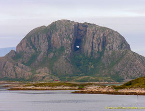 "Torghatten" - der Berg mit Loch, in Helgeland, ©all-free-photos.com