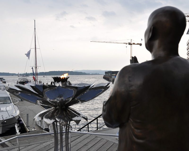 Das ewige Friedenlicht am Hafen (Aker Brygge)