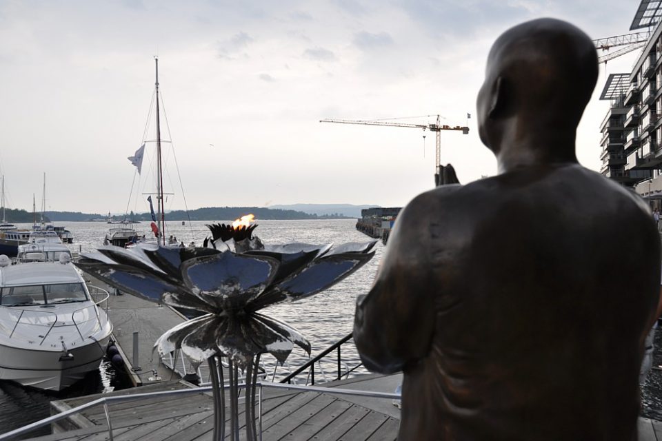 Das ewige Friedenlicht am Hafen (Aker Brygge)