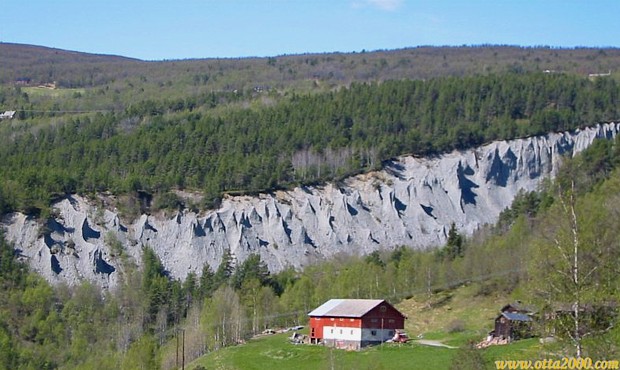 Kamfoss Erdpyramiden Copyright otta2000