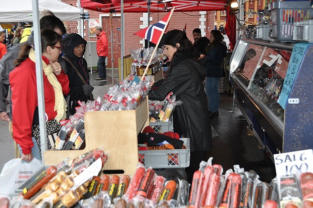 Einkaufen auf dem Fischmarkt in Bergen