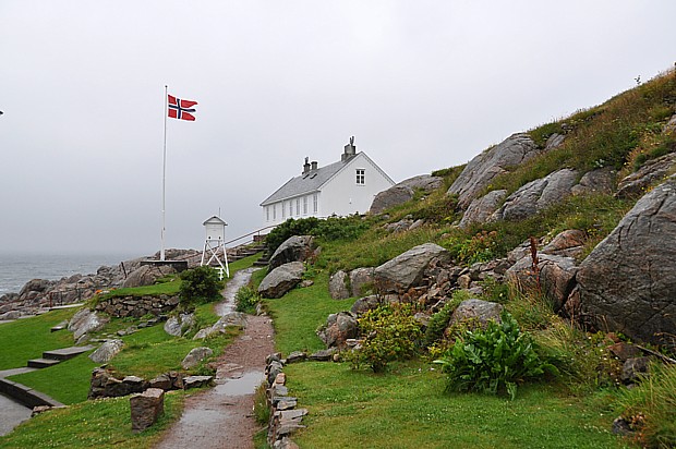 Lindesnes Holzhaus Flagge Sturm