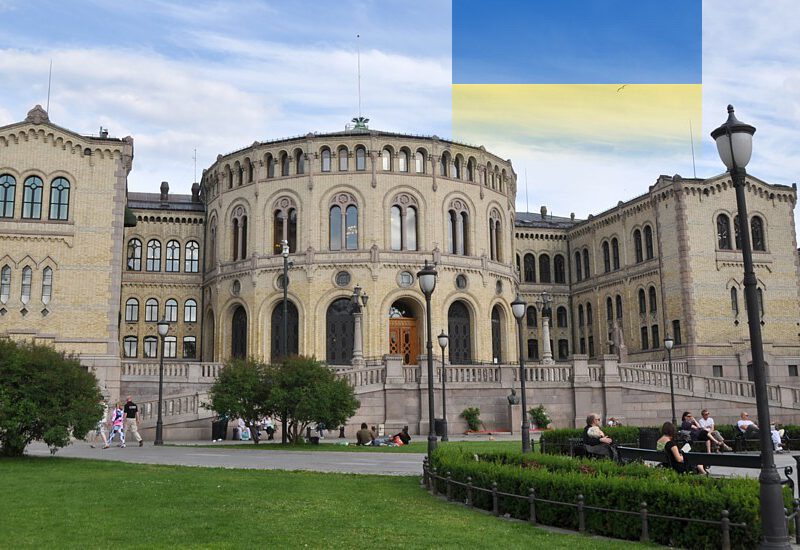 Parlament mit Ukraine Flagge