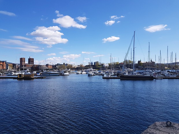 Oslo Boote Rathaus Himmel Wasser